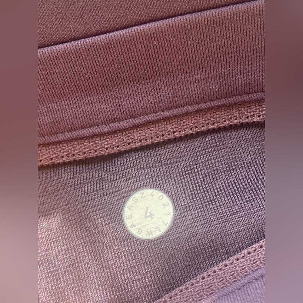 Lululemon Pace Perfect Crop (17") in Boysenberry ~ Size 4 - Picture 12 of 12